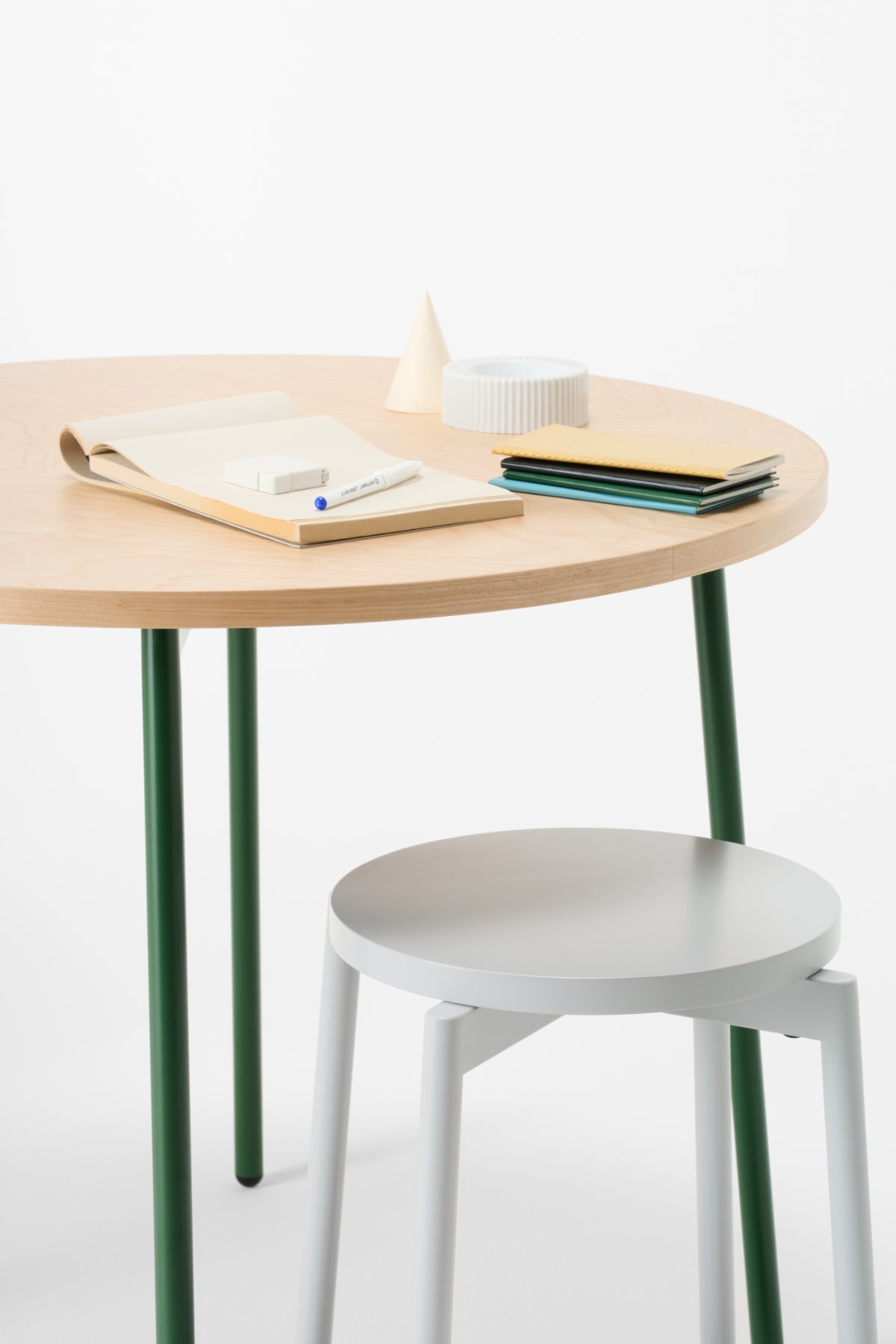 ROUND TABLE